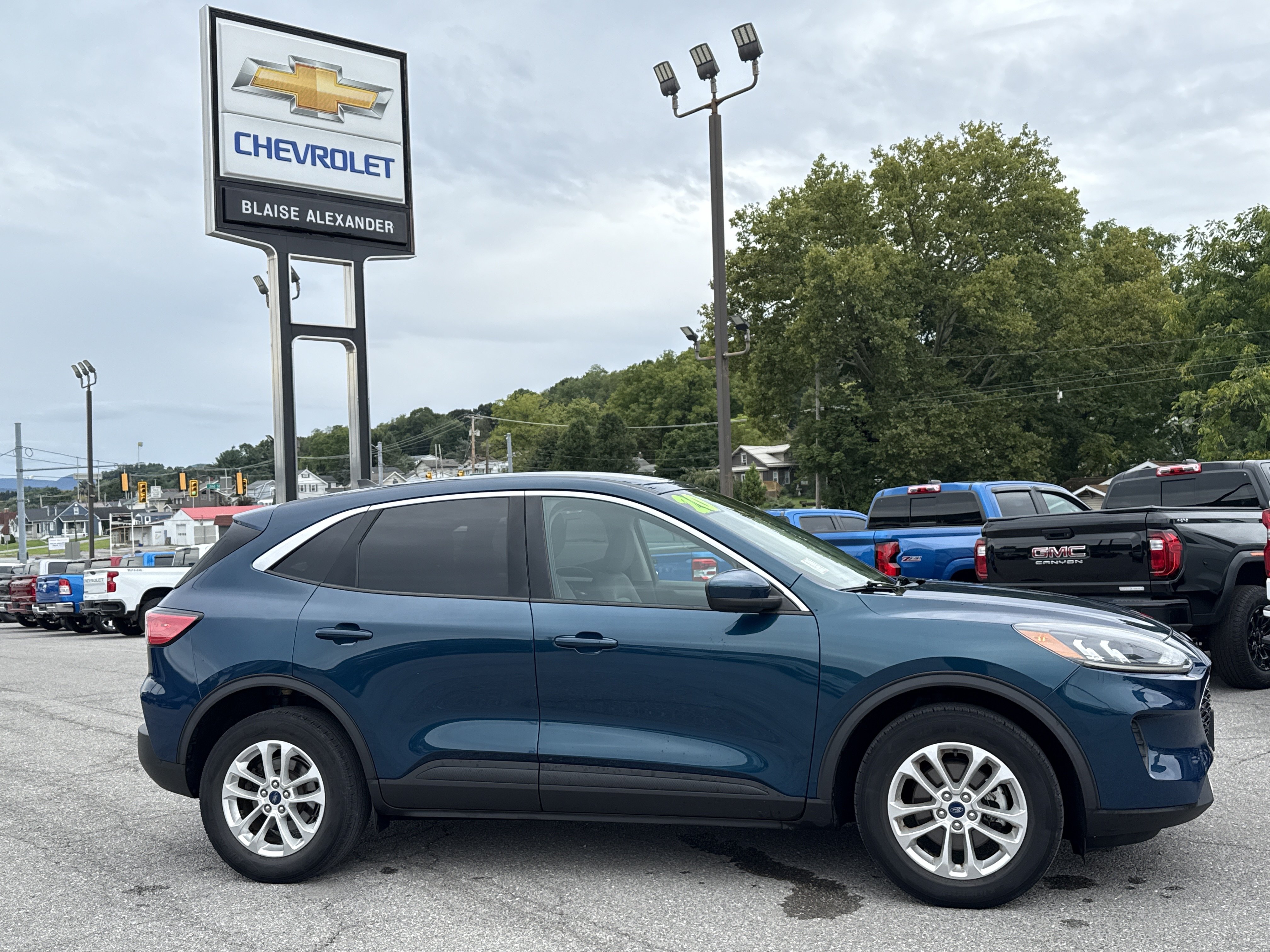 Used 2020 Ford Escape SE AWD/4WD image 2
