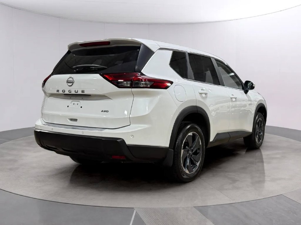 Certified 2026 Nissan Rogue SV AWD/4WD image 3