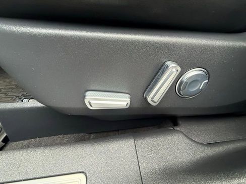 Used 2025 Lincoln Nautilus Reserve w/ Jet Appearance Package image 14