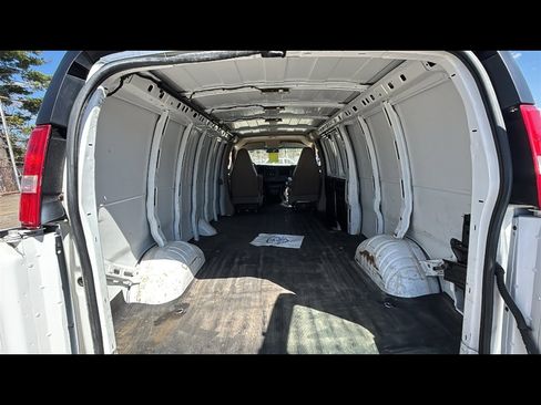 Used 2022 Chevrolet Express 2500 Extended image 21