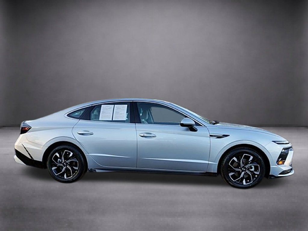 Certified 2025 Hyundai Sonata SEL FWD image 3