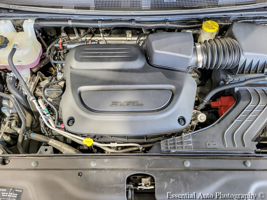 Used 2025 Chrysler Pacifica Limited FWD image 29