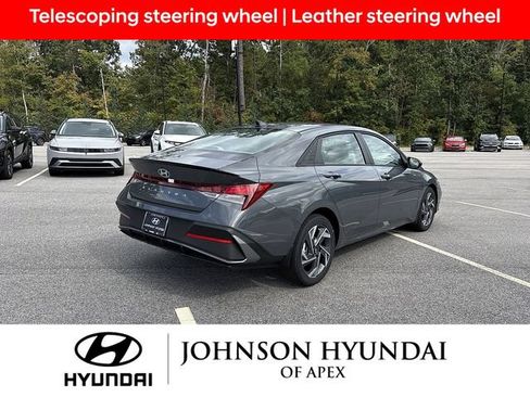 Used 2025 Hyundai Elantra Sport FWD image 5