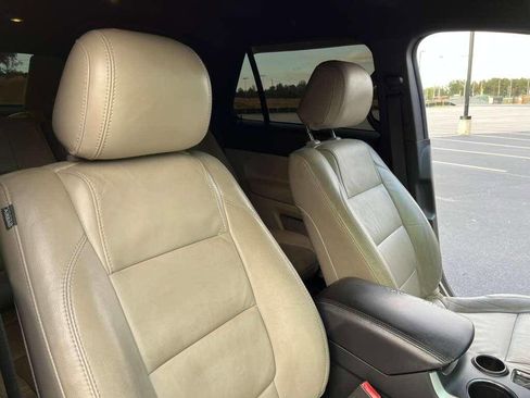 Used 2013 Ford Explorer XLT image 17