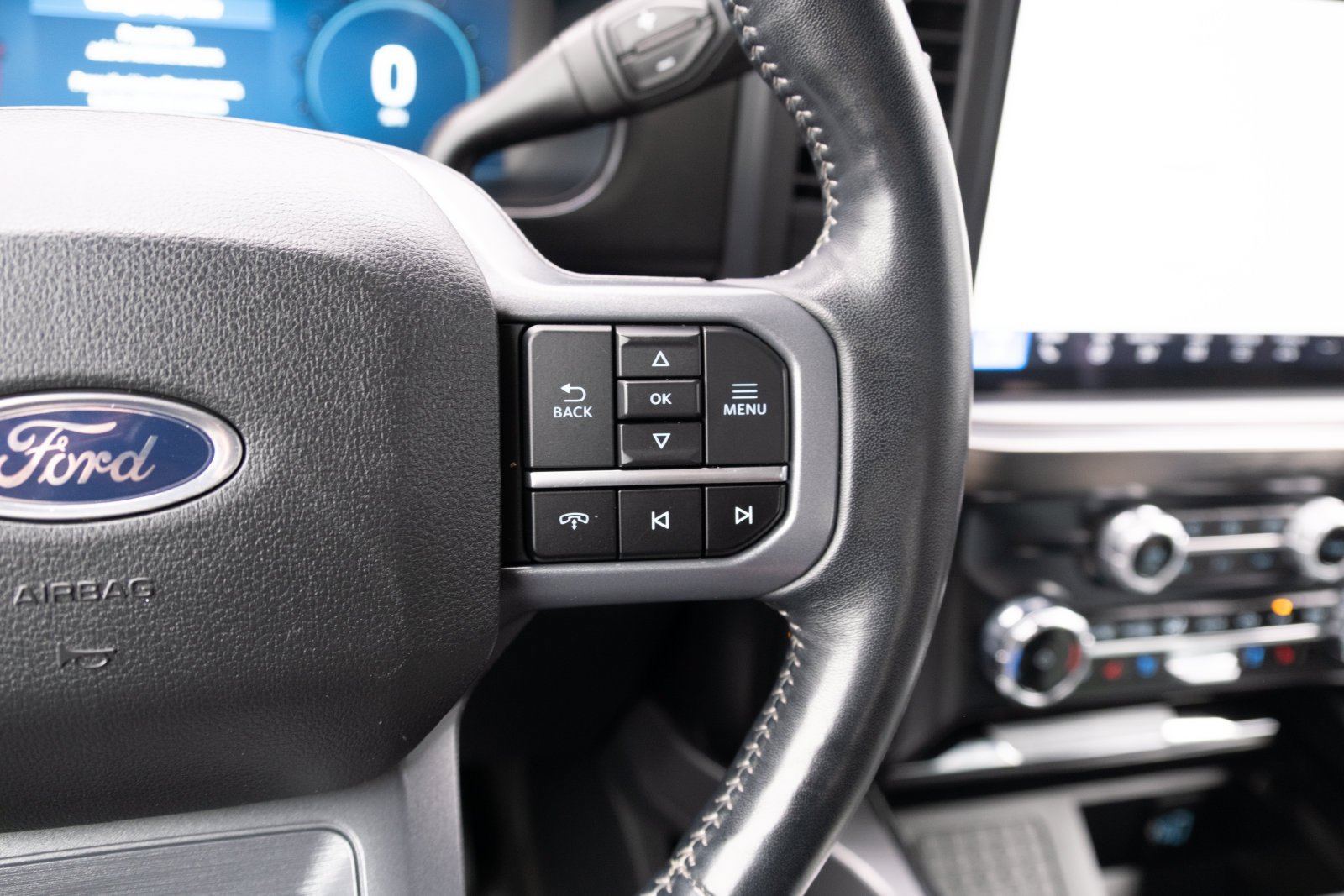 Used 2024 Ford F350 Lariat w/ Sport Appearance Package AWD/4WD image 9