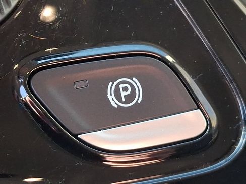 Used 2022 Chrysler Pacifica Touring-L w/ Uconnect Theater Family Group AWD/4WD image 25