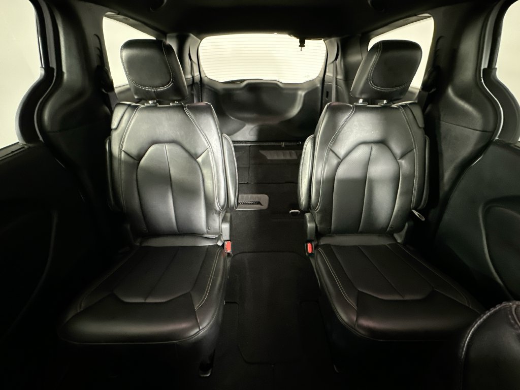 Used 2025 Chrysler Pacifica Select FWD image 13