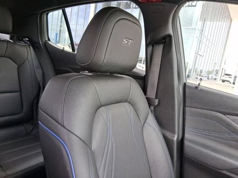 Used 2025 Buick Envista Sport Touring w/ Experience Buick Package FWD image 19