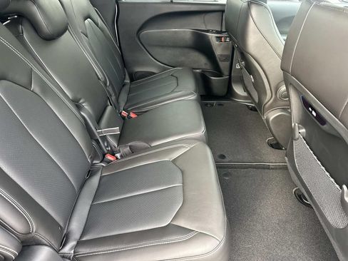 New 2026 Chrysler Pacifica Select FWD image 17
