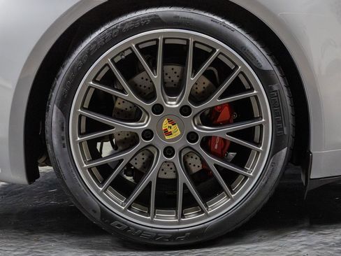 Used 2018 Porsche 911 Carrera S w/ Sport Package image 32