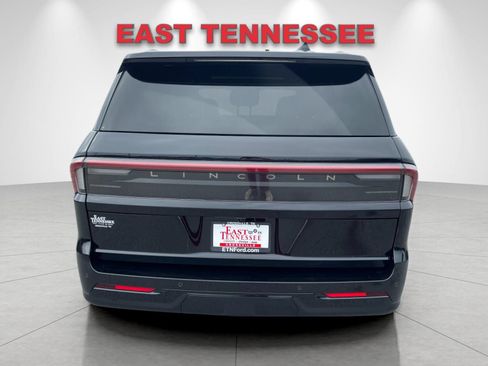 Used 2025 Lincoln Navigator Reserve AWD/4WD image 4