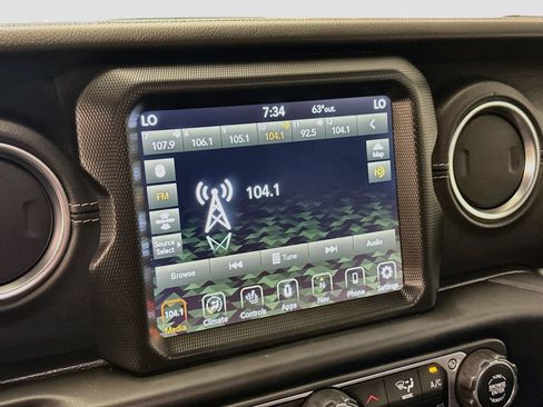 Used 2023 Jeep Wrangler Unlimited Sahara w/ Cold Weather Group AWD/4WD image 21