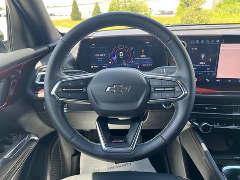 Used 2025 Chevrolet Traverse Z71 w/ Driver Confidence Package AWD/4WD image 18