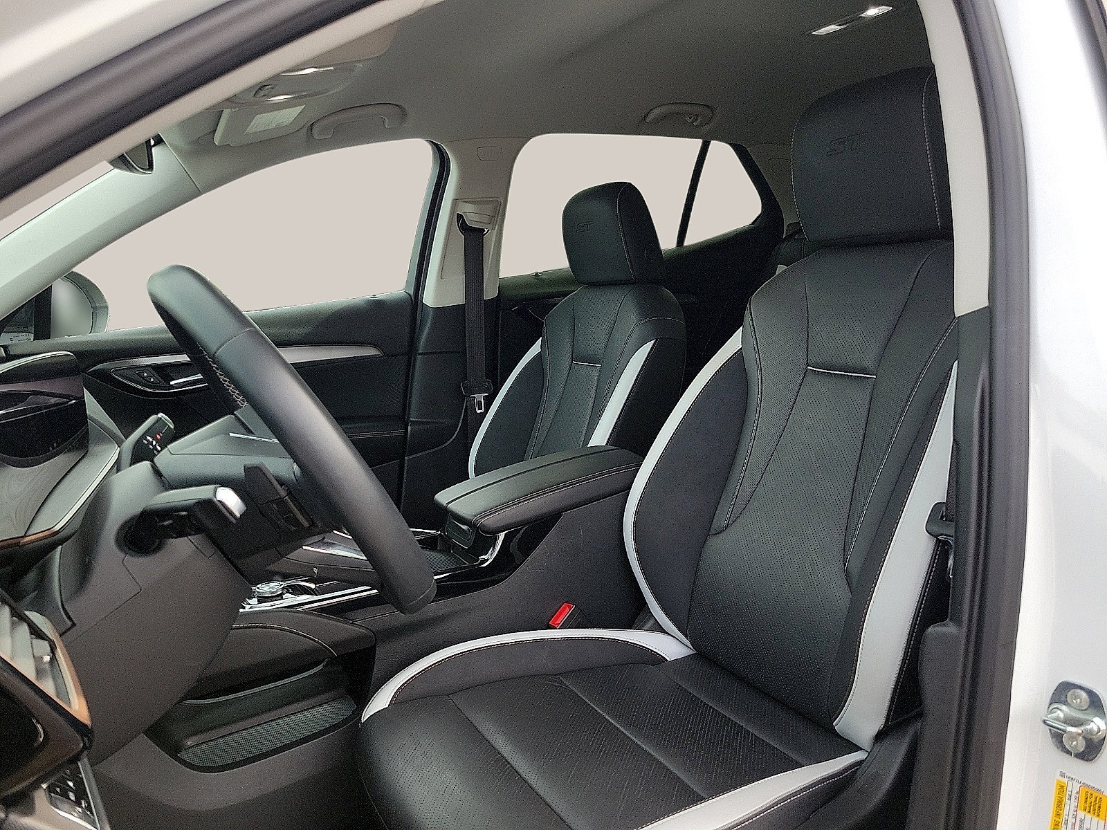 Used 2025 Buick Envision Sport Touring AWD/4WD image 11