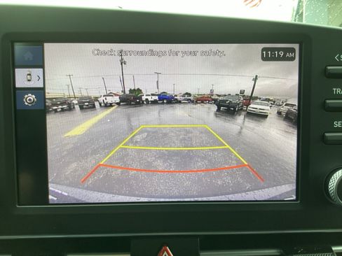 Used 2024 Hyundai Elantra SE FWD image 18