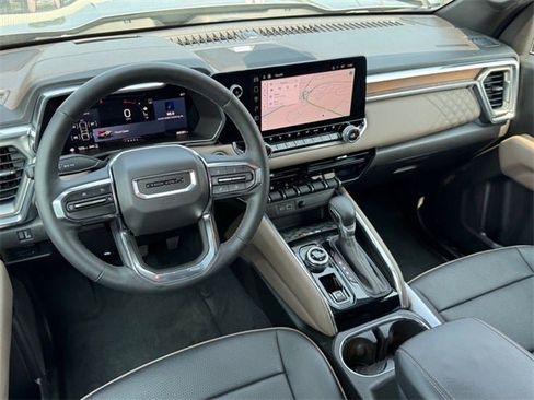 Used 2024 GMC Canyon Denali image 11