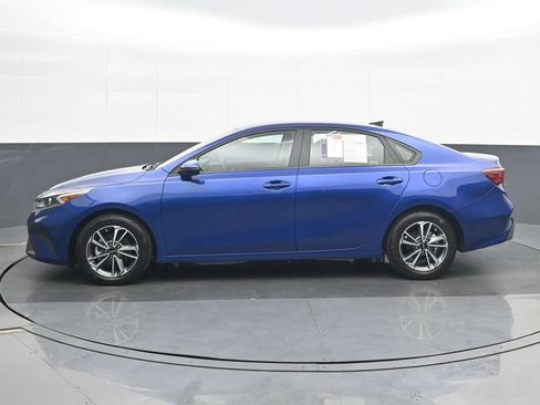 Used 2023 Kia Forte LXS w/ LXS Technology Package FWD image 3