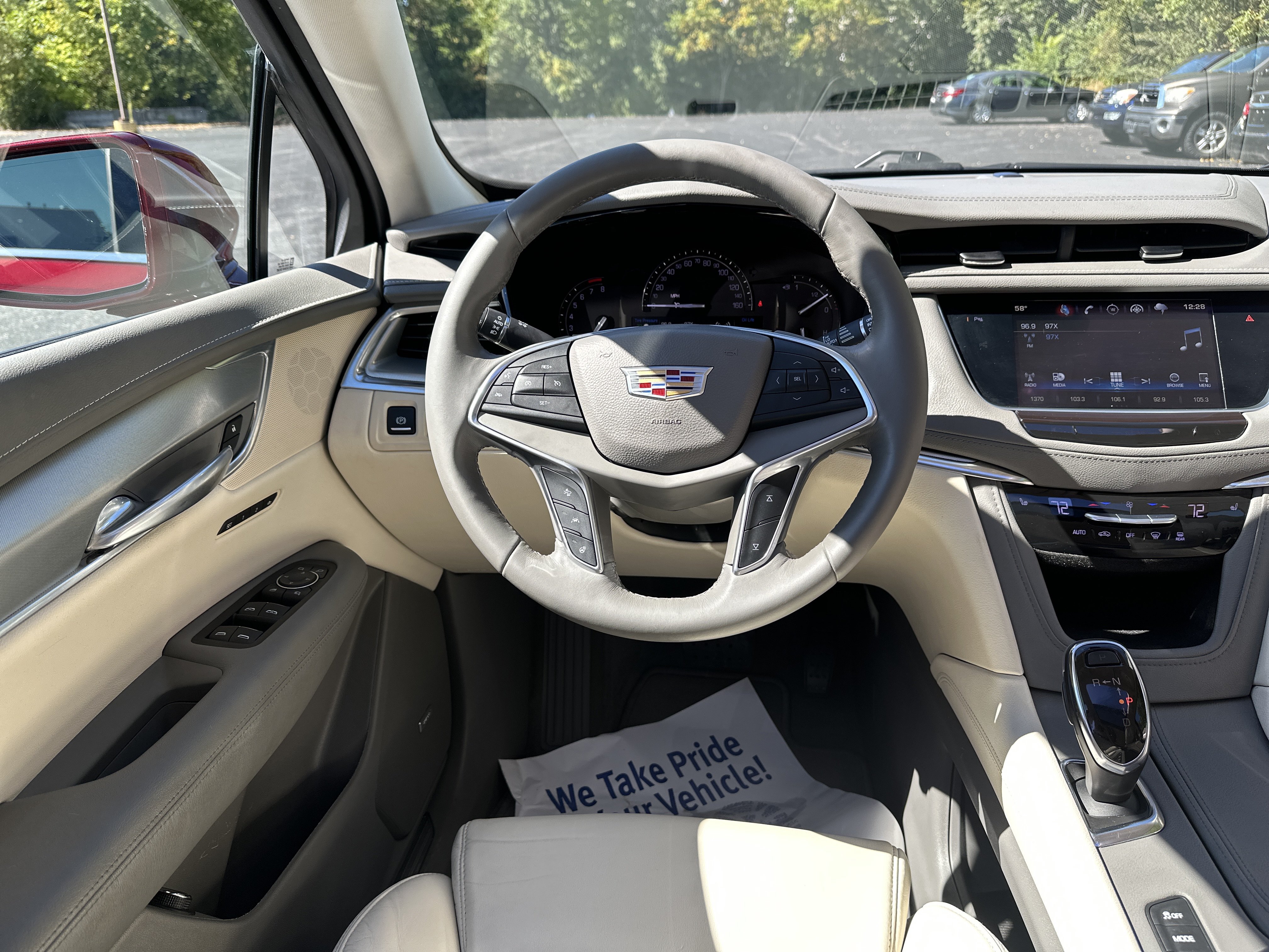 Used 2017 Cadillac XT5 Luxury w/ Driver Awareness Package AWD/4WD image 21