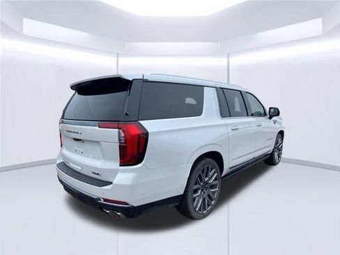 Used 2025 GMC Yukon XL Denali Ultimate w/ LPO, Floor Liner Package AWD/4WD image 6