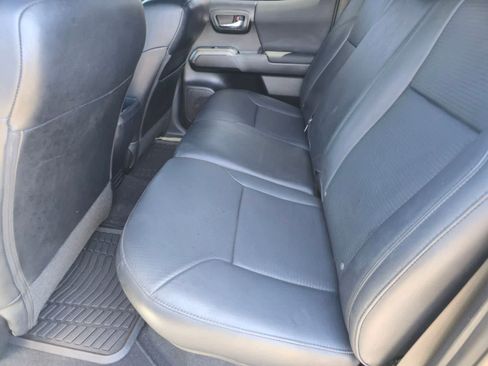 Used 2019 Toyota Tacoma TRD Off-Road w/ TRD Premium Off Road Package image 13