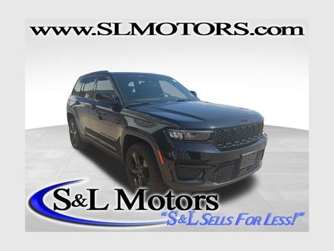 Used 2023 Jeep Grand Cherokee Altitude AWD/4WD image 1