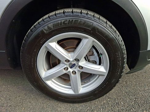 Used 2018 Ford Explorer XLT w/ Equipment Group 202A image 8