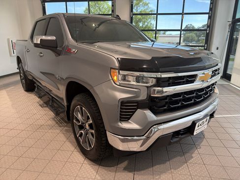 Used 2024 Chevrolet Silverado 1500 LT w/ Texas Edition Plus AWD/4WD image 6