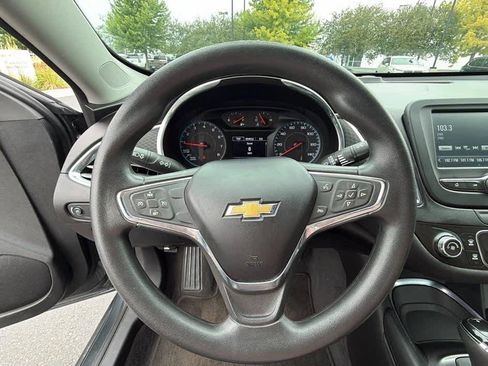 Used 2018 Chevrolet Malibu LT FWD image 15