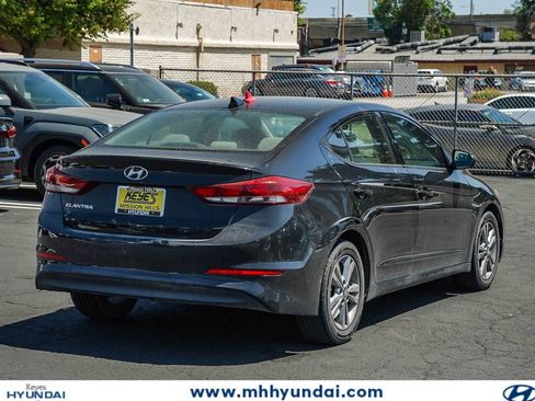 Used 2018 Hyundai Elantra Value Edition w/ Cargo Package FWD image 4