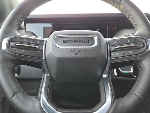 Used 2025 GMC Yukon Denali image 38