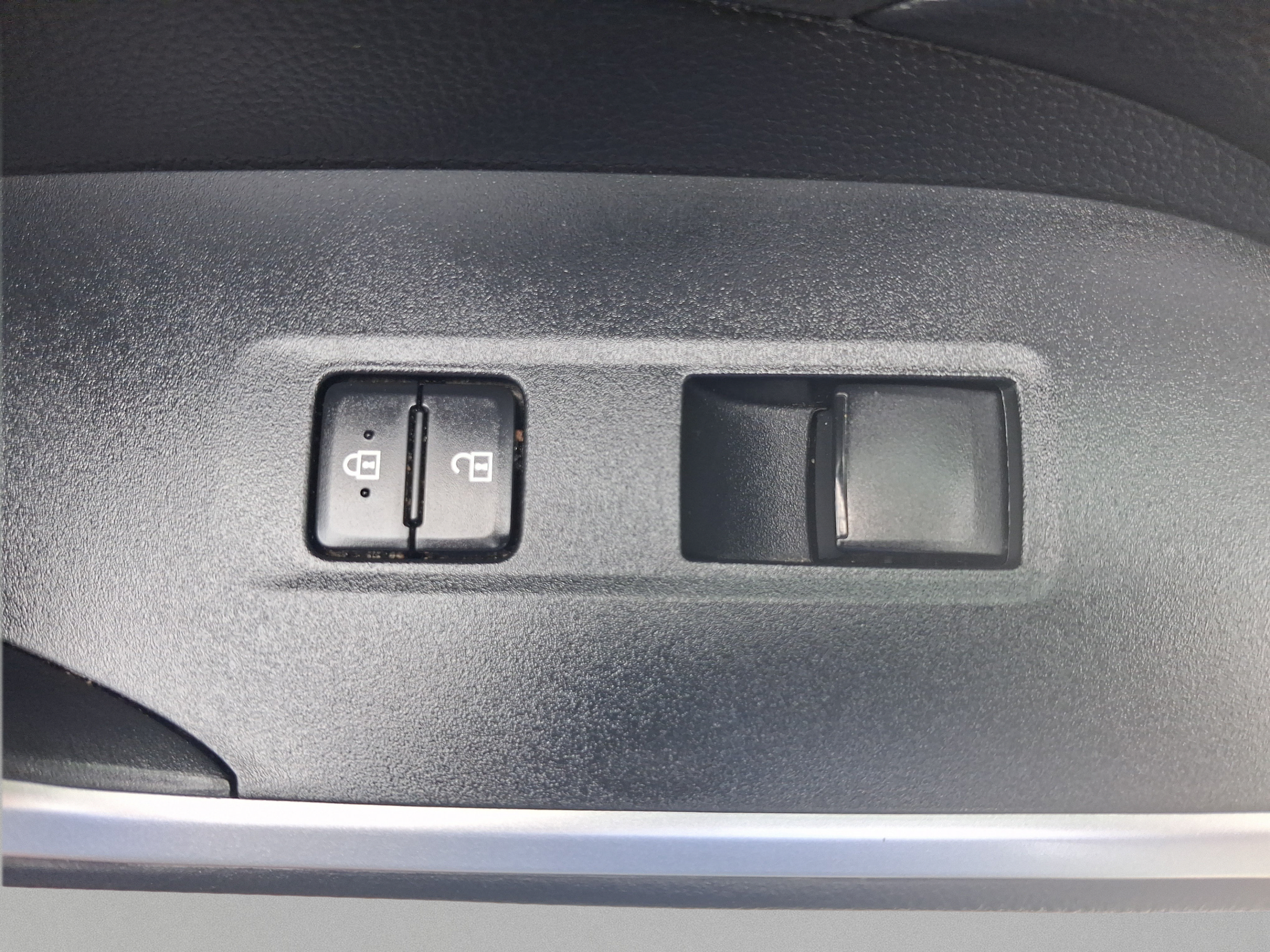 Used 2023 Toyota RAV4 LE FWD image 31