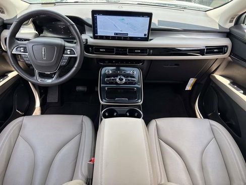 Used 2023 Lincoln Nautilus AWD w/ Premium Package image 18