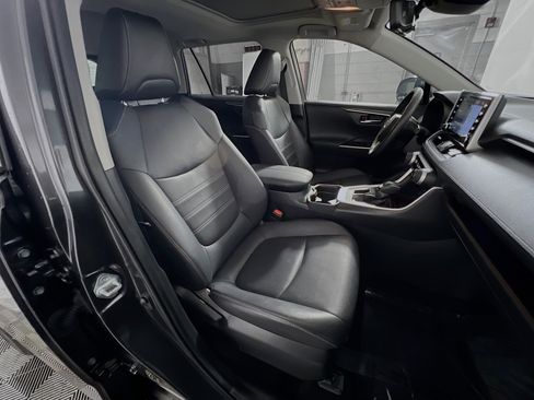 Used 2019 Toyota RAV4 Limited image 31