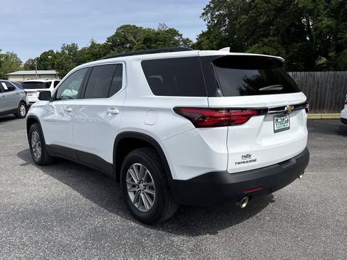 Used 2023 Chevrolet Traverse LT FWD image 3