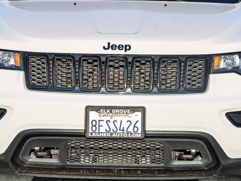 Used 2018 Jeep Grand Cherokee Laredo image 7