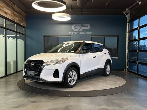 Used 2022 Nissan Kicks S FWD image 7