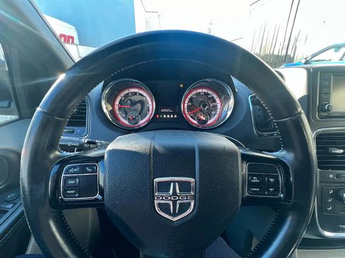 Used 2019 Dodge Grand Caravan SXT image 14
