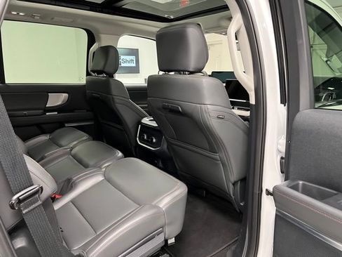 Used 2025 Ford Expedition Active AWD/4WD image 49