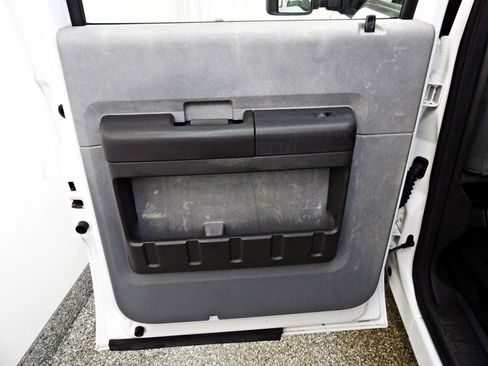 Used 2014 Ford F250 XL w/ Power Equipment Group RWD image 8