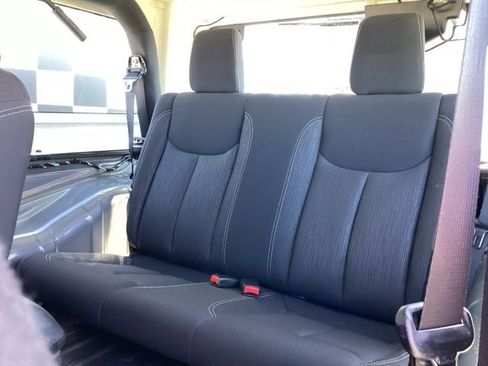 Used 2017 Jeep Wrangler Rubicon w/ Connectivity Group image 28