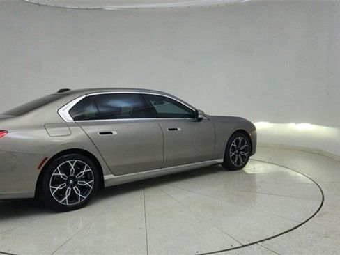 Used 2025 BMW i7 eDrive50 image 74