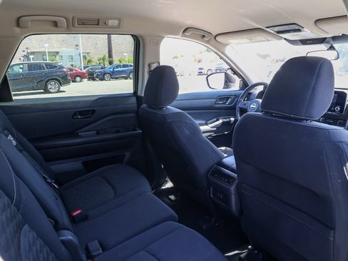 Used 2024 Nissan Pathfinder SV FWD image 17