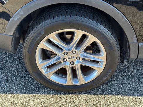 Used 2017 Ford Explorer XLT w/ Equipment Group 202A image 17