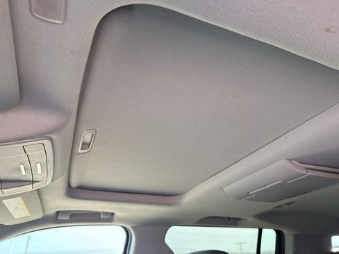 Used 2018 Chevrolet Suburban LT image 10