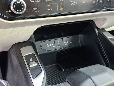 Certified 2025 Kia Sorento EX w/ Panoramic Sunroof Package AWD/4WD image 26