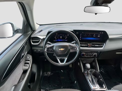 Used 2025 Chevrolet TrailBlazer LT w/ LT Cold Weather Package FWD image 21