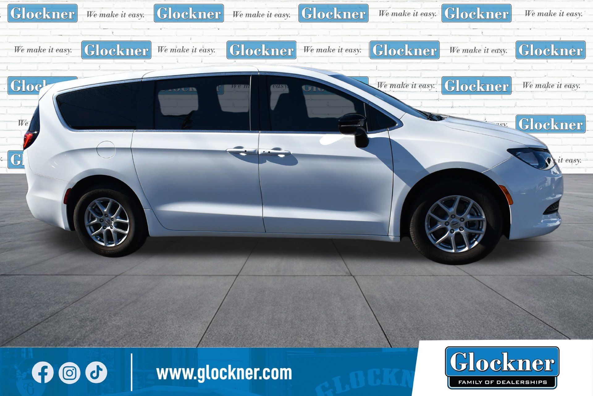 Used 2025 Chrysler Voyager LX FWD image 4