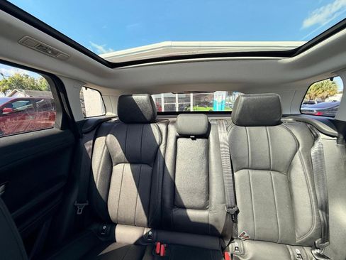 Used 2019 Land Rover Range Rover Evoque SE AWD/4WD image 26