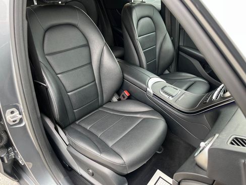 Used 2021 Mercedes-Benz GLC 300 4MATIC w/ Premium Package image 21