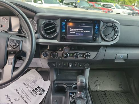 Used 2018 Toyota Tacoma TRD Sport w/ Technology Package AWD/4WD image 25